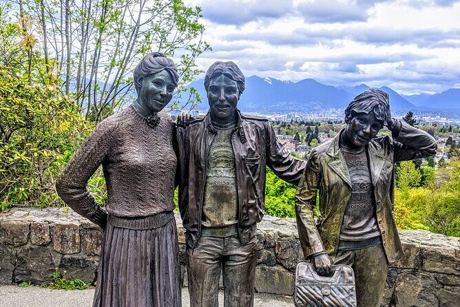 Vancouver city Tour with all attractions - Chinatown and Robson Street: Shops, Street Character, and Easy People-Watching