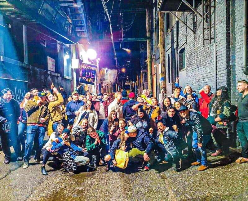 Vancouver: Gastown Pub Crawl - The Gastown vibe: modern nightlife, not quiet history