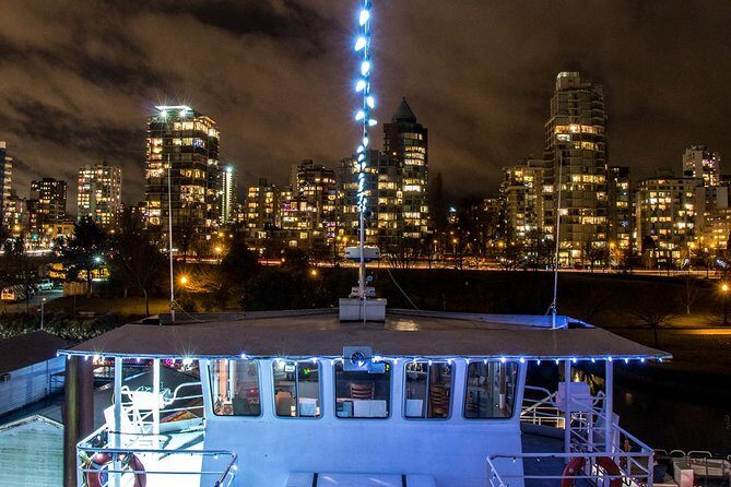 Vancouver Holiday Festive Dinner Cruises - Live music, carol singers, and what the entertainment actually feels like