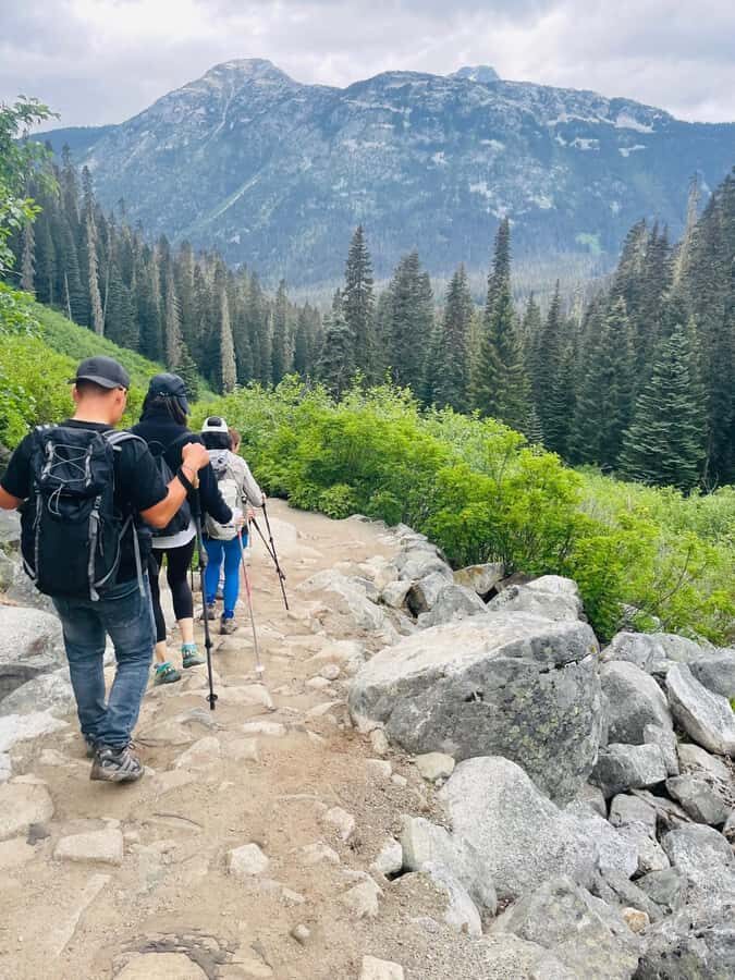 Vancouver: Joffre Lakes Park Hike and Whistler Day Trip - Joffre Lakes Provincial Park: the 8 km hike that builds to glacier views