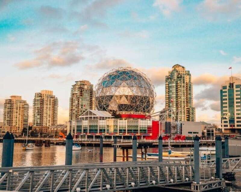Vancouver : Must-See Attractions Walking Tour With A Guide - Key Things That Make This Vancouver Tour Worth Your Time