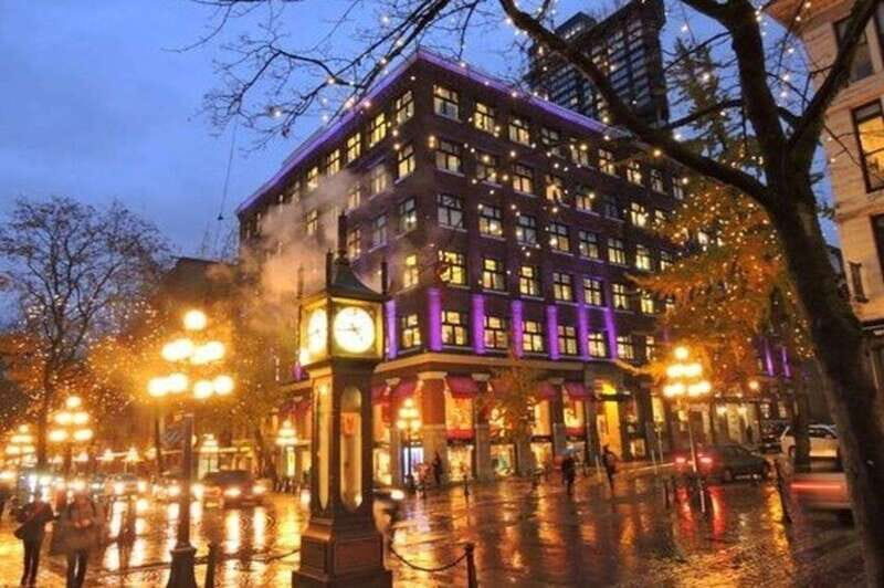 Vancouver : Must-See Attractions Walking Tour With A Guide - Start Point at the Fairmont Hotel Vancouver: A Central Way to Begin