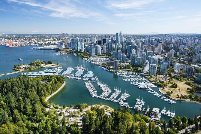 Vancouver Premium Tour: Capilano Bridge + Grouse Mountain Lunch - Downtown drive and Stanley Park: see the icons, not just the outlines