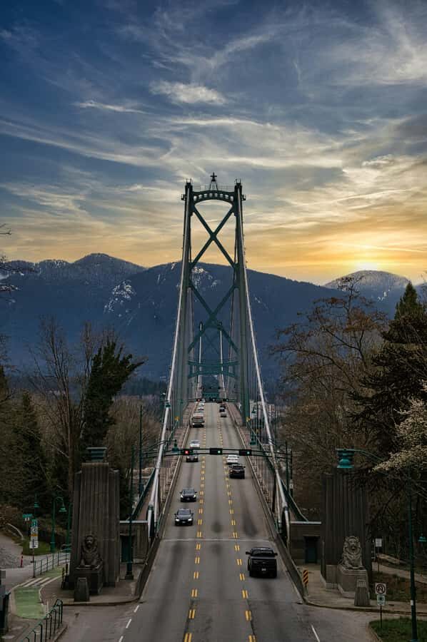 Vancouver: Private City Sights Tour by Minibus (3hrs) - Granville Island as a Finale or Ride Back via Burrard Bridge