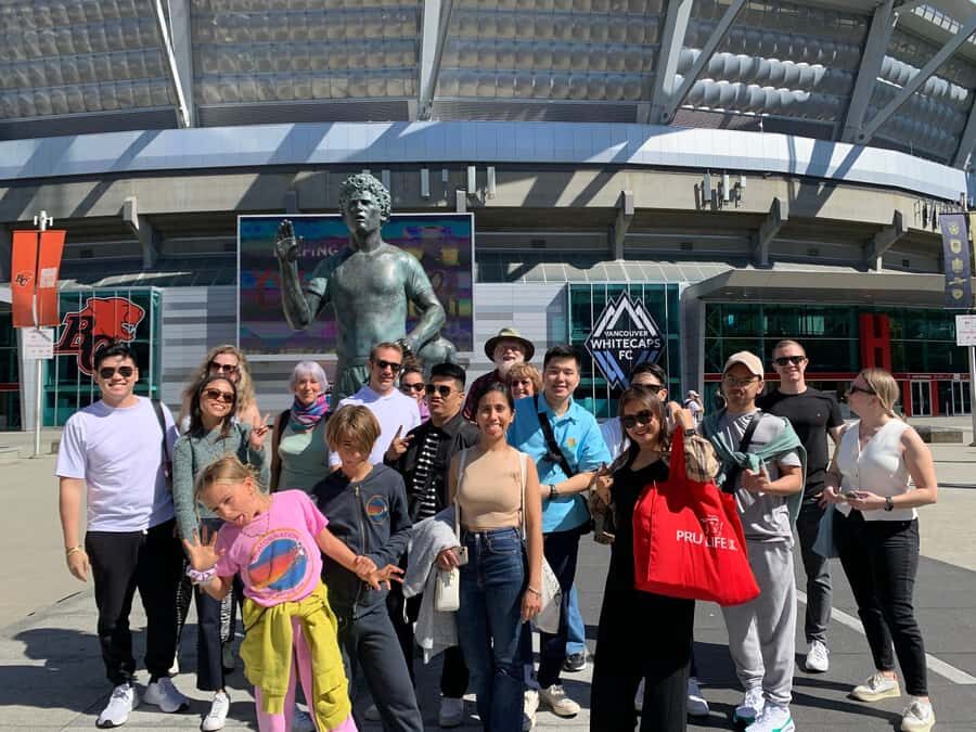 Vancouver: Private Walking Tour of City Highlights - Gastown Steam Clock and the cobblestones of a different Vancouver