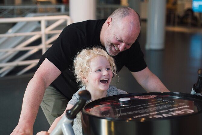 Vancouver Science World Ticket - Tinkering Space at the WorkSafeBC Gallery: learning by building