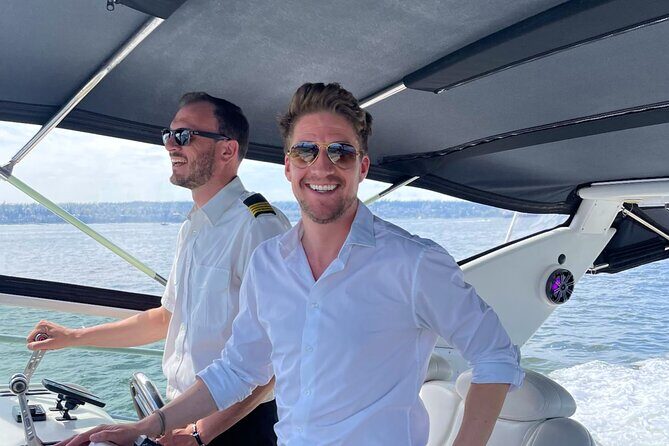 Vancouver Sightseeing Boat Cruise with Live Tour Guide - Deck Comfort and Photo Strategy