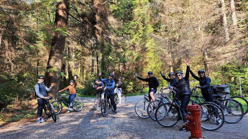 Vancouver: Stanley Park Bike Tour | E-Bike Upgrade Avail. - Brockton Point Lighthouse and Lions Gate Bridge: The Headline Moments