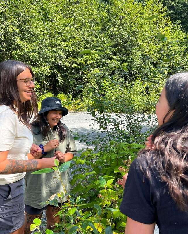 Vancouver: Stanley Park Talking Trees Tour - Coast Salish traditions you can spot in everyday plant uses