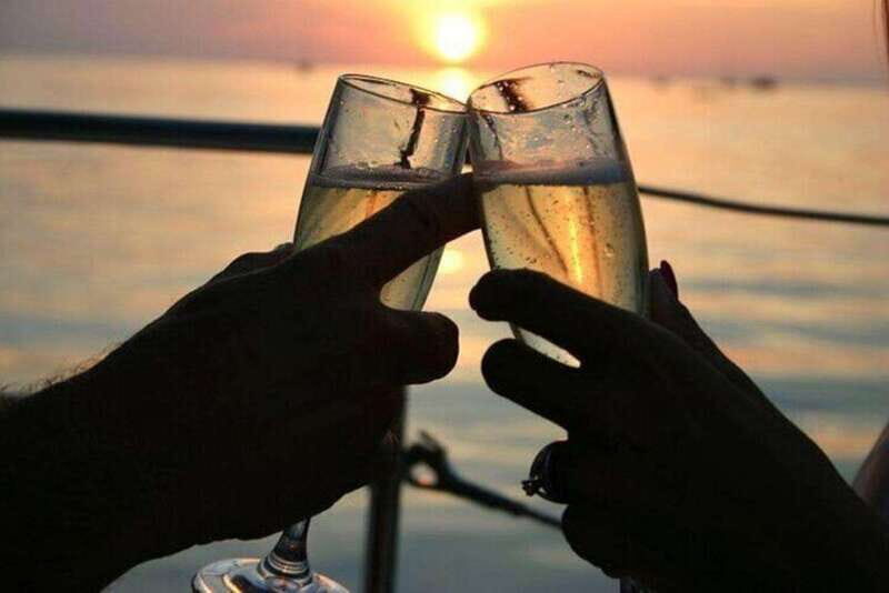 Vancouver: Sunset Boat Cruise with Complementary Bubbly - Who should book this, and who should skip it