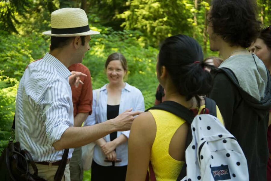 Vancouver: The Dark Secrets of Stanley Park Tour - Starting at the Vancouver Aquarium: getting the day’s bearings fast