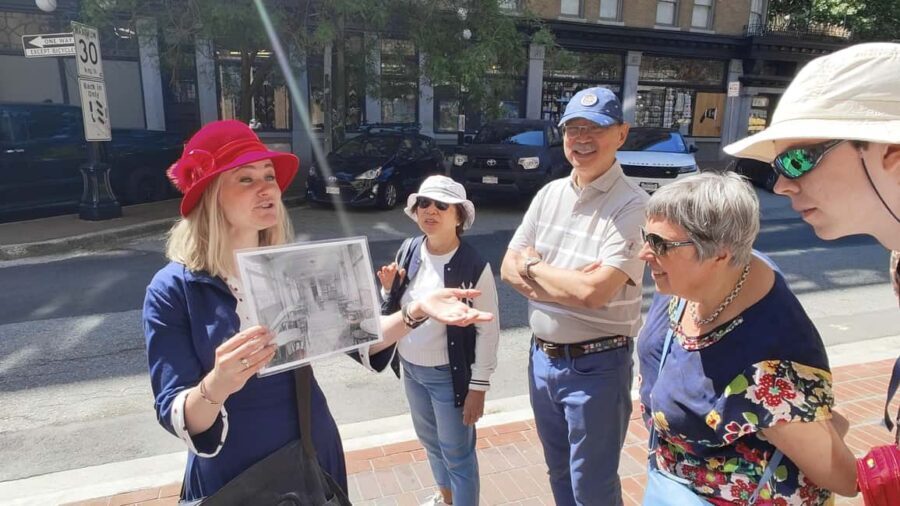 Vancouver: The Forbidden Vancouver Tour - Prohibition Legends Start Right in Gastown: Finding Your Meeting Spot