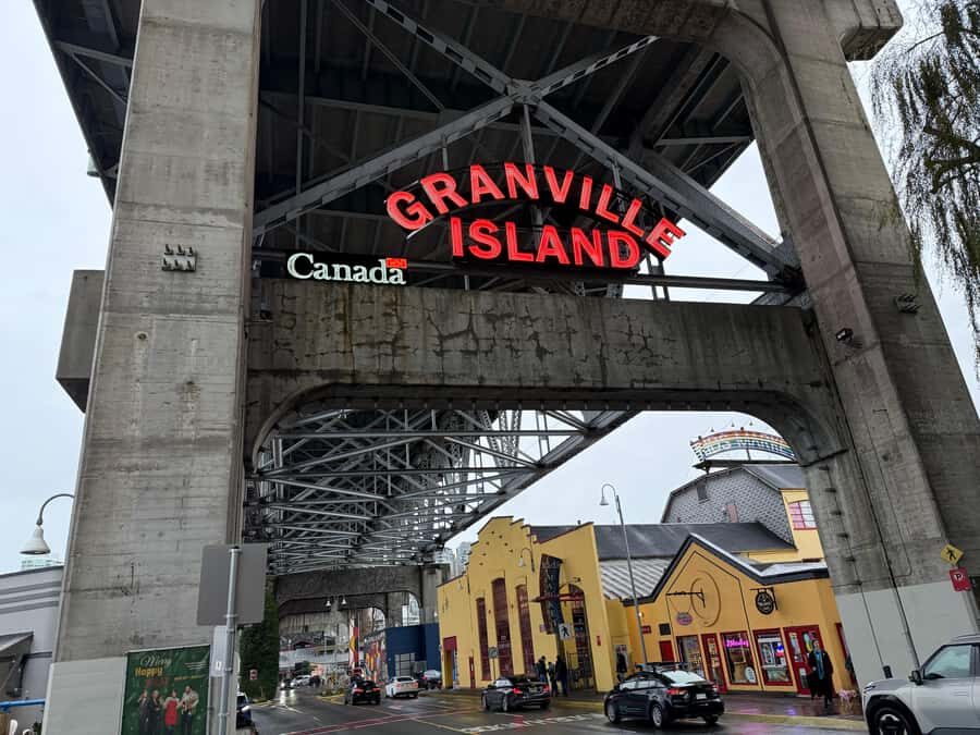 Vancouver Tour/Car/Grandville Island/Queen Elizabeth/China T - Kitsilano Beach and False Creek: the ocean views you get from the road