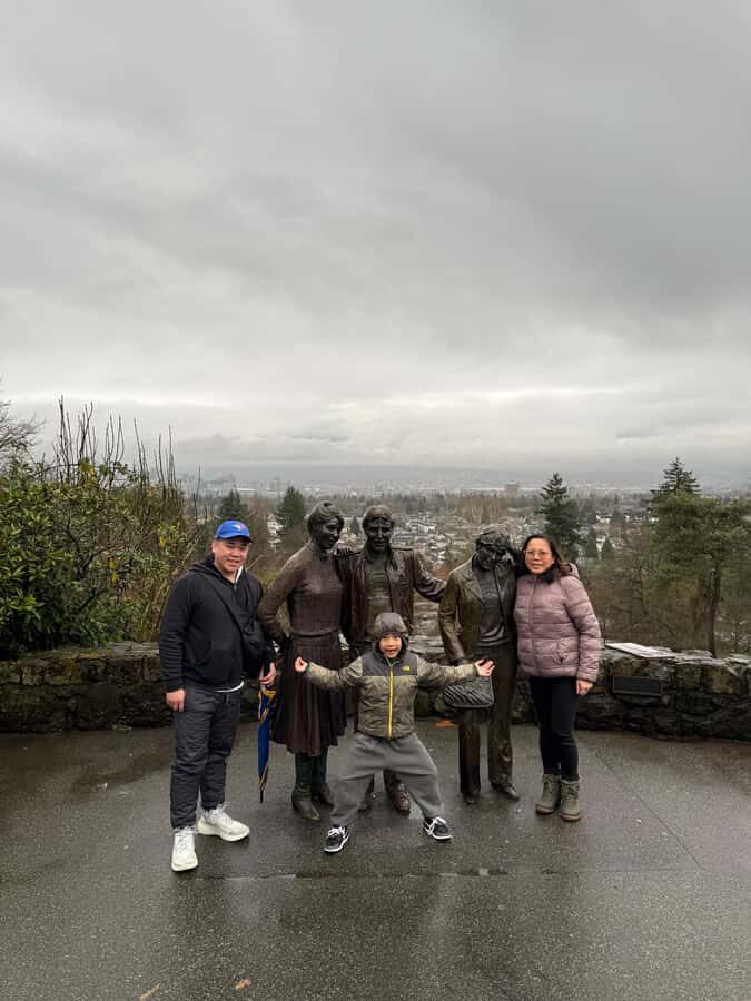 Vancouver Tour/Car/Grandville Island/Queen Elizabeth/China T - Canada Place: the waterfront finale with strong photo energy