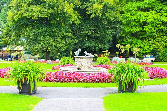Vancouver: Victoria and Butchart Gardens Small Group Max 12 Tour - Butchart Gardens time: free wandering in a world-famous garden
