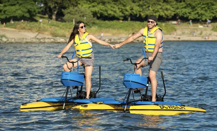 Vancouver: Water Bike Rental in False Creek - Safety Briefing and the Pace Controls (8 km/h vs 15 km/h)