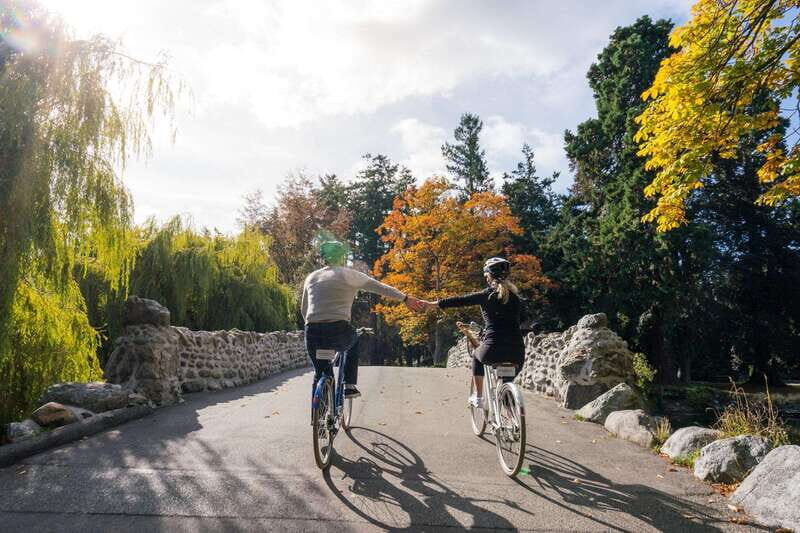 Victoria: 3-hour City Highlights Tour & Coastal Bike Ride - The guide effect: why story matters more than speed