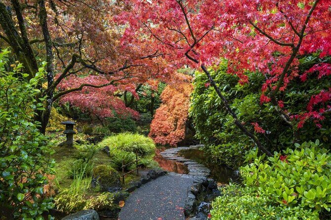 Victoria and Butchart Gardens Tour with Gulf Island Ferry - Butchart Gardens: 55 acres, five garden areas, and a 2-hour plan that works