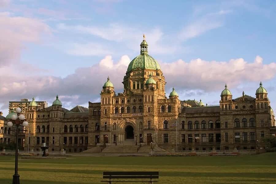 Victoria: Butchart, Harbor, Mile Zero Small Group Max12 Tour - Inner Harbour on Foot: Empress Hotel, Parliament Buildings, and Seaplanes