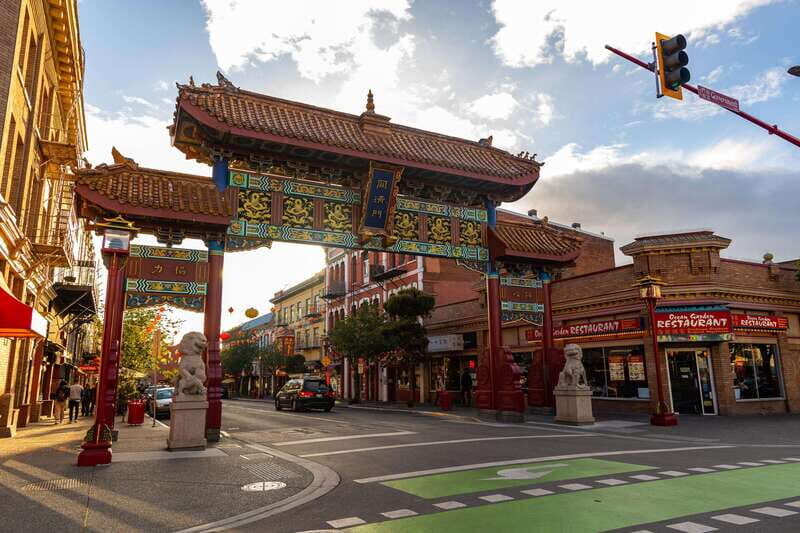 Victoria: City Highlights and Butchart Gardens Tour - Inner Harbour Sights: Empress, Museum, Legislature—All in One Scenic Circuit
