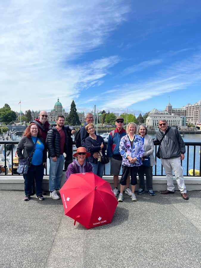 Victoria: City Highlights Walking Tour | 3-Hour - Downtown walk for 1.5 hours: where the real Victoria feeling happens