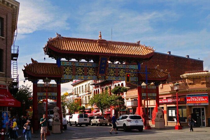 Victoria Highlights: Butchart Gardens, Empress, Chinatown. 1-4pax - Key Points at a Glance