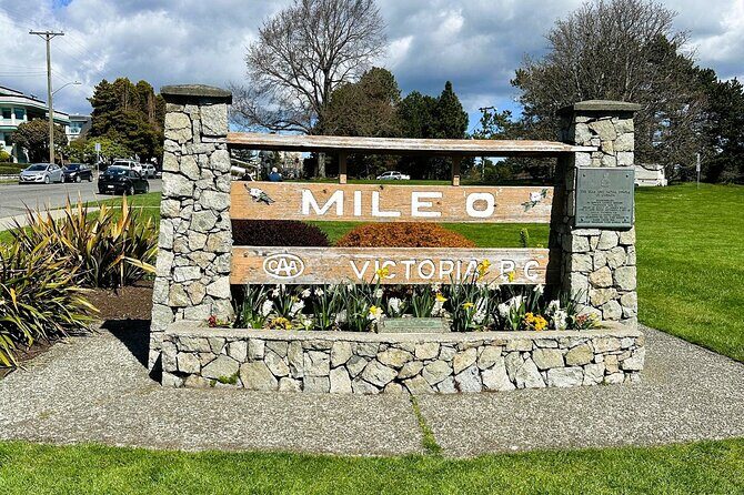 Victoria Highlights: Butchart Gardens, Empress, Chinatown. 1-4pax - Chinatown, Mile Zero, and Bastion Square: Short Walks, Big Payoff