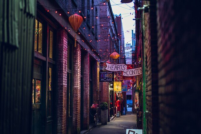 Victoria Scavenger Hunt and City Highlights Walking Tour - Photo tasks, teamwork, and why it feels more social than you expect