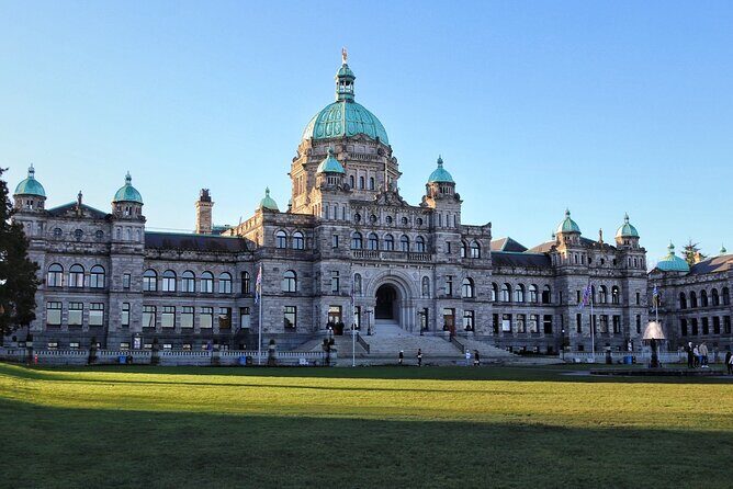 Victoria Scavenger Hunt and City Highlights Walking Tour - Timing, breaks, and what to do when the route slows you down