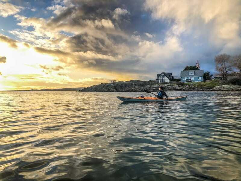 Victoria: Sunset Kayak Tour - Clothing and behavior rules that matter on a kayak