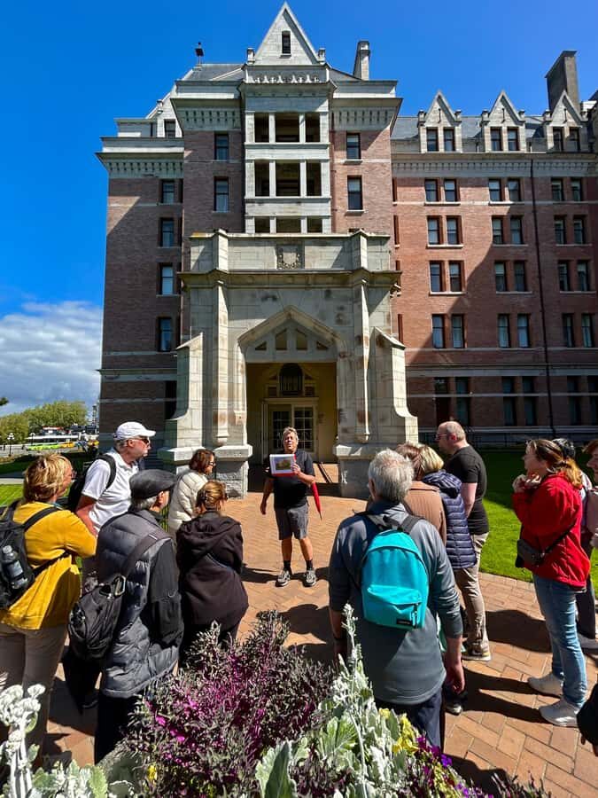 Victoria: Tips-Based City Highlights Walking Tour | 2.5-Hour - The 4 km, 2.5-mile walk: the pacing that keeps it fun