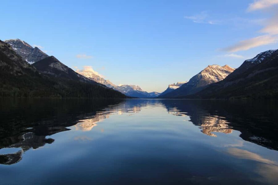 Waterton National Park: Lakes & Mountains Day Tour - From Calgary to Waterton: what the bus ride gives you