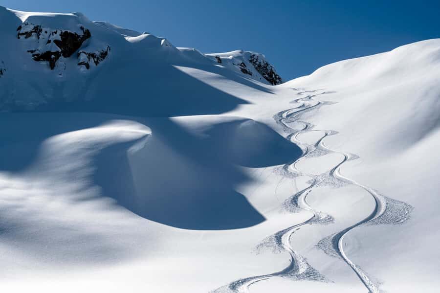 Whistler: The Glacier Helicopter Tour over Wedge Mountain - Wedgemount Lake: The Turquoise Moment You’ll Notice Immediately