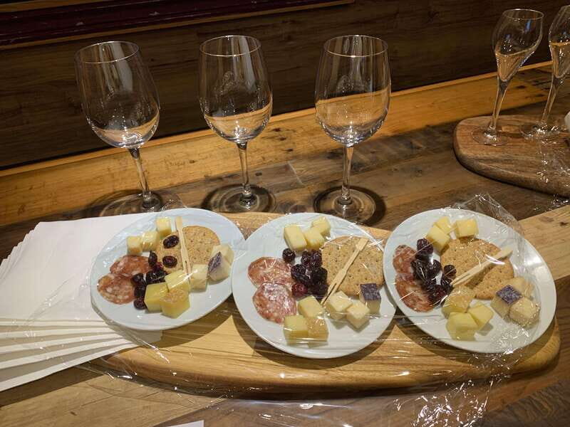 Wine & Cheese Afternoon Wine Tours in NOTL - Three wineries and the tasting rhythm: small pours, big comparison