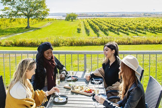 Wine Tour Wolfville Wine Tours in Nova Scotia- 6 Hours - Private chauffeur pickup: from Clayton Park to the Valley