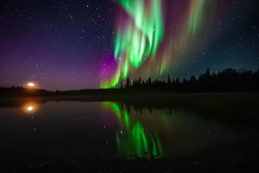 Yellowknife: 2 Nights Aurora Hunting and Viewing in Cabin - Northern Lights photography support: camera help and 2 free digital images