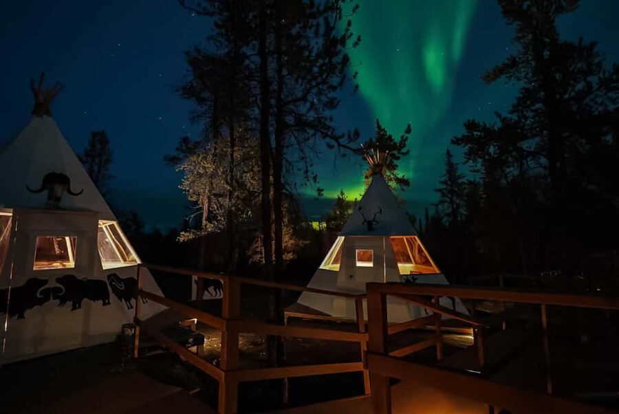 Yellowknife: 2 Nights Aurora Hunting and Viewing in Cabin - The 3-day rhythm: pickups, camp nights, and airport timing