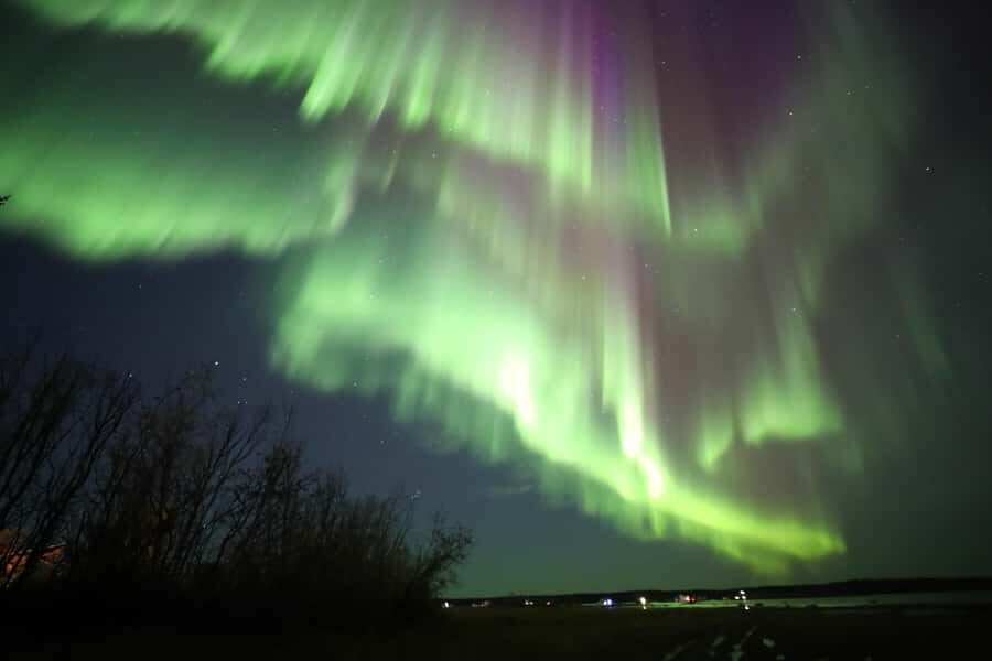 Yellowknife: Northern Lights Chasing Tour by Bus - Pickup in Yellowknife: get ready without overthinking it