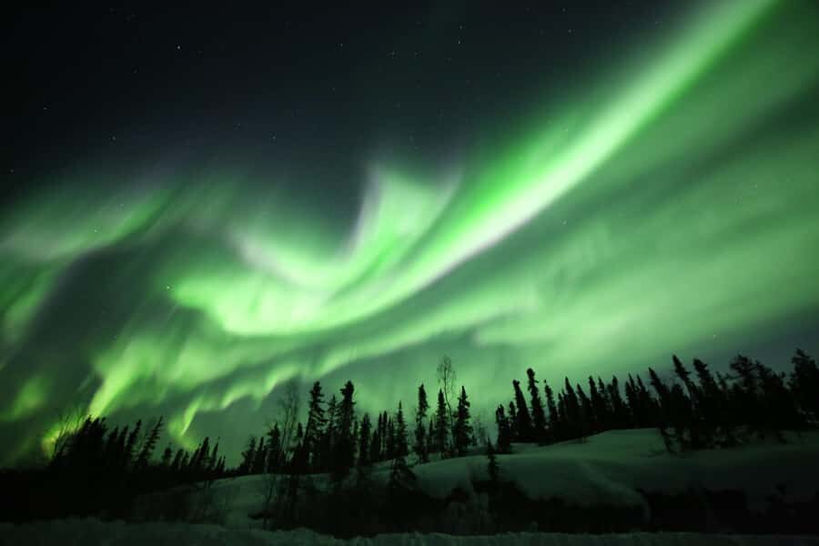 Yellowknife: Northern Lights Chasing Tour by Bus - Stop 2: guided viewing plus more time to shoot
