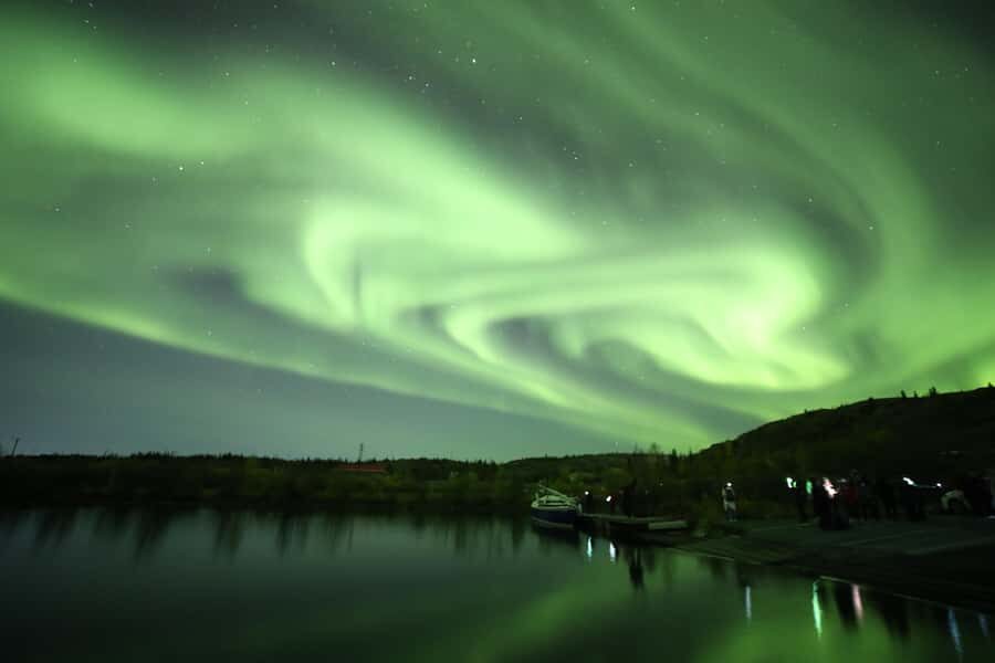 Yellowknife: Northern Lights Chasing Tour by Bus - How the local guide hunts auroras using real sky data