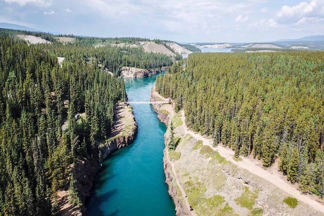 Yukon Gold Experience feat. Emerald Lake & Carcross - A small-group day that uses the road well